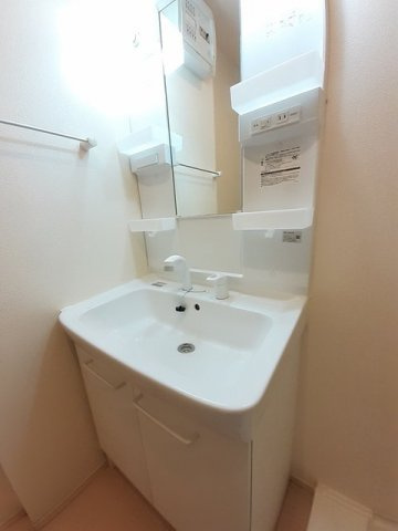 ルーベル宇多津Ｆの洗面所|広い洗面スペース