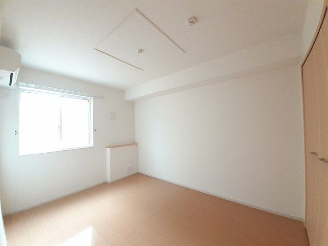 アサ・ホクラニの寝室