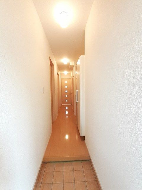 アサ・ホクラニの玄関