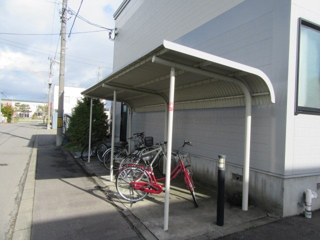 レオパレスＳｈａｌｏｍのその他|屋根付き駐輪場