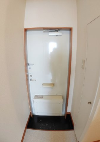 レオパレスハピネスＭの玄関|毎日通る玄関はこちらです