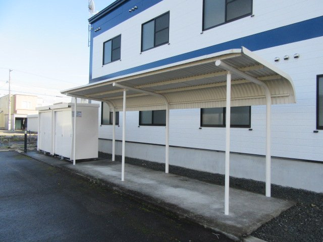 レオパレスＧＥＮＩＥのその他|屋根付き駐輪場