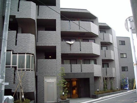 【外観】 | ルーブル中野弥生町 | 鉄筋コンクリート造のがっちりとした建物。