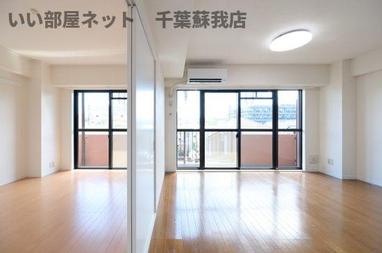 ＰＬＥＮＤＹ千葉みなとの居間・リビング|ゆったり過ごせる居間です