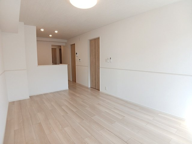ベルメゾンＧの居間・リビング|こちらの居間で趣味の時間をお楽しみください