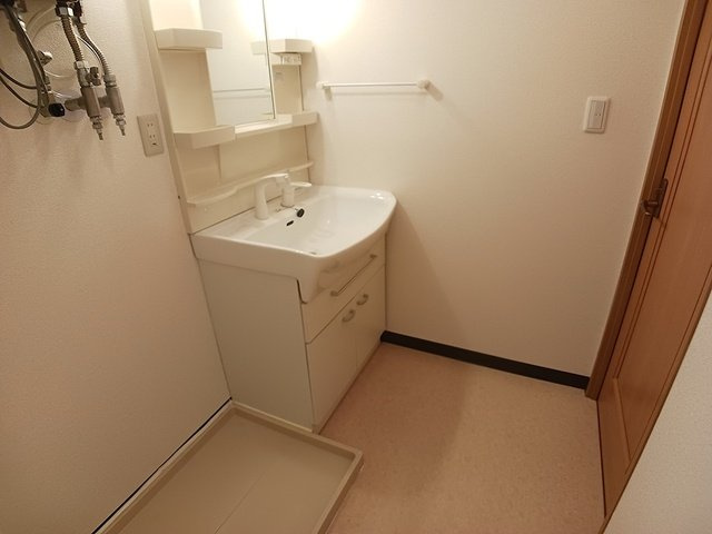 カーサイリーデの洗面所|明るい洗面所です