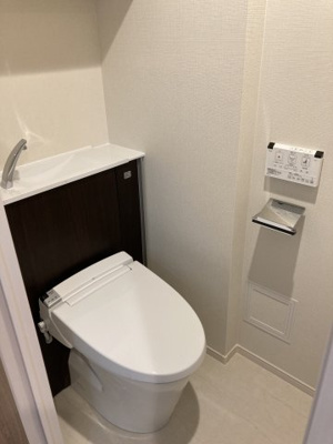 【トイレ】 | クレヴィスタ北赤羽 | 落ち着いた色調のトイレです