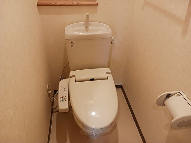 ベルグランデＡのトイレ|落ち着いた色調のトイレです