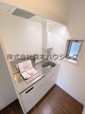【キッチン】 | 　Djami la Maison | コンパクトなキッチンで掃除もラクラク