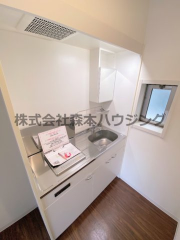 【キッチン】 | 　Djami la Maison | コンパクトなキッチンで掃除もラクラク