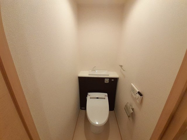 プリマヴェーラ・ルーチェのトイレ|落ち着いた色調のトイレです