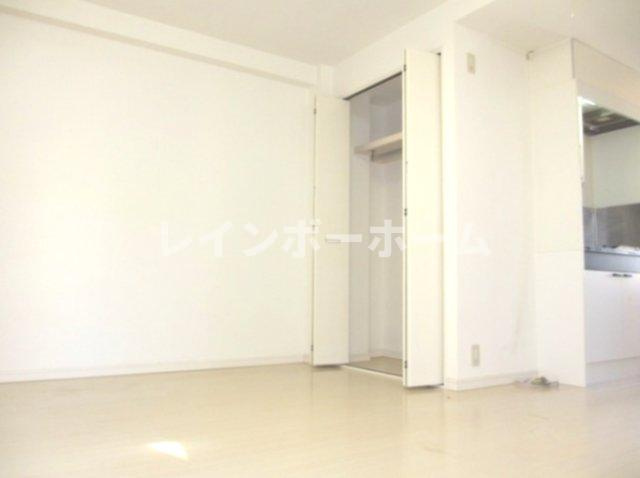 船橋市本町７丁目の賃貸マンションの居間・リビング