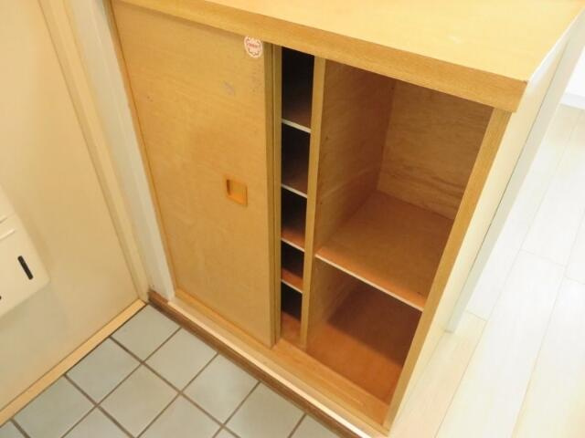 メゾン・ブラッシェの収納|シューズＢＯＸ内部