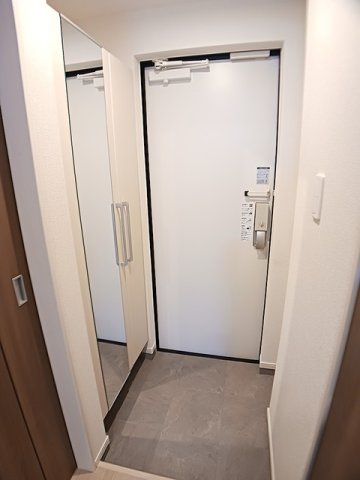 リッシュ　メゾンの玄関