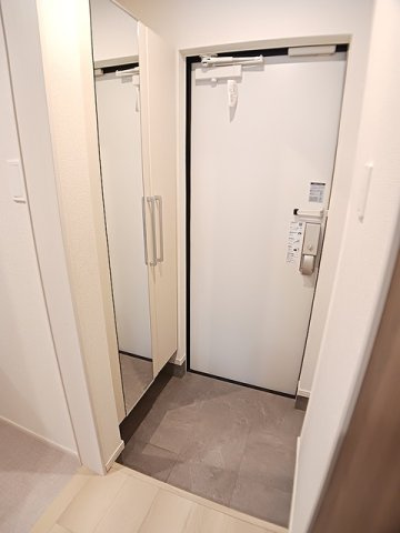 リッシュ　メゾンの玄関