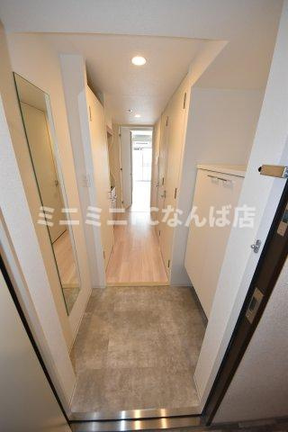 セレニテ難波グランデシュッドの玄関