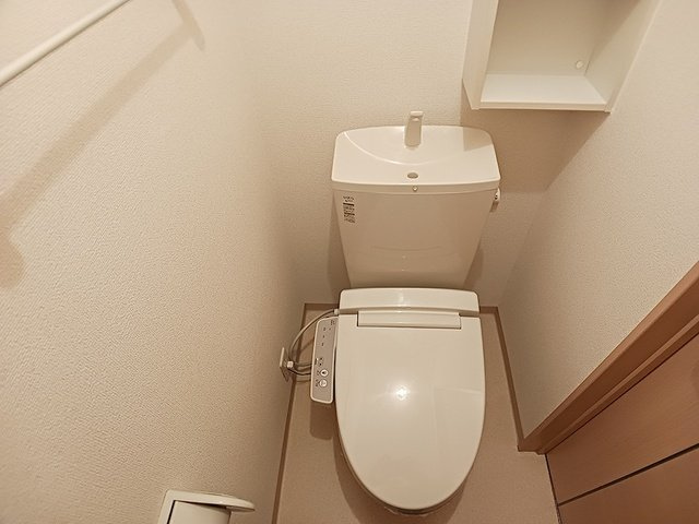 ベル・メゾンのトイレ|落ち着いた色調のトイレです