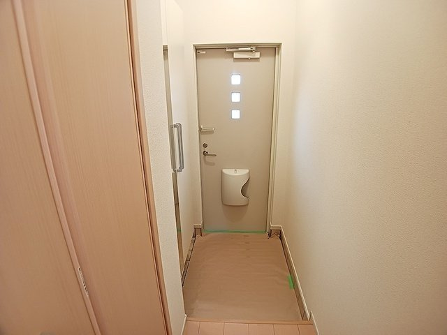 プレジールの玄関|収納もある玄関です