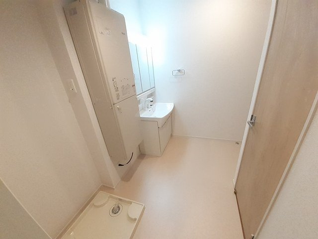 シャインハイツ　モアの洗面所|コンパクトで使いやすい洗面所