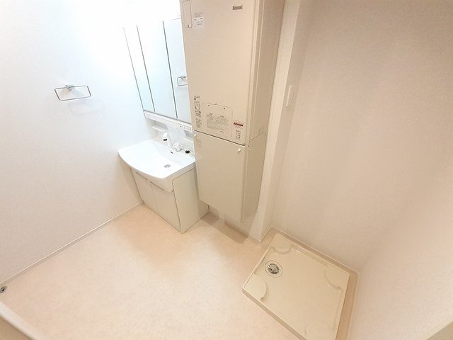 シャインハイツ　モアの洗面所|ゆったりとスペースのある洗面所