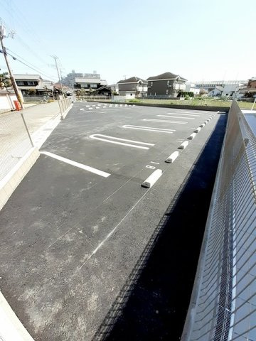 レーヴフロンスＣの駐車場