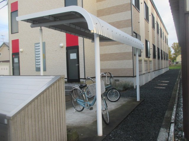 レオパレス白樺のその他|屋根付き駐輪場