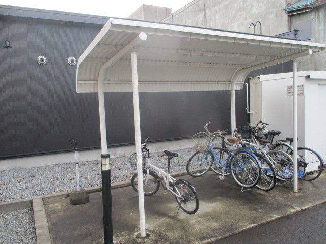 レオパレス大町のその他|屋根付き駐輪場
