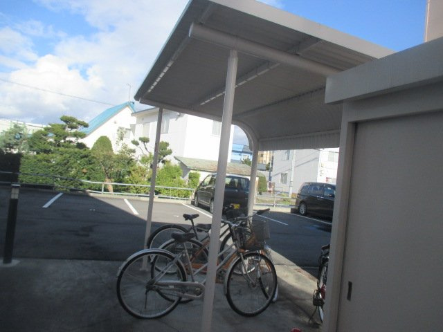 レオパレスルミエールのその他|屋根付き駐輪場