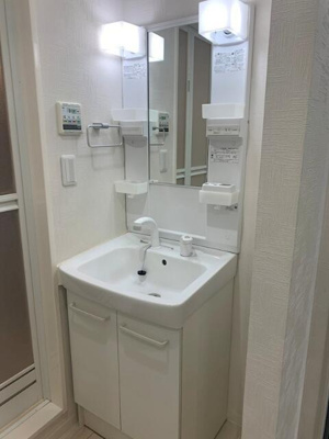 【洗面所】 | エルミタージュ町屋 | シャワー付き洗面化粧台