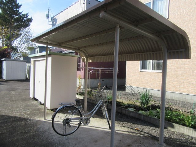 レオパレスカムイのその他|屋根付き駐輪場