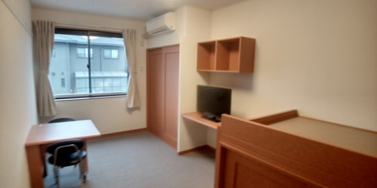 レオパレス木屋瀬の居間・リビング|折畳みテーブル・椅子付き