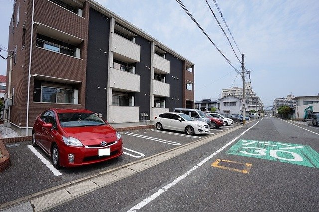 グラース　メゾンの駐車場