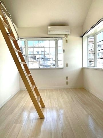 市川市福栄１丁目のアパートの居間・リビング