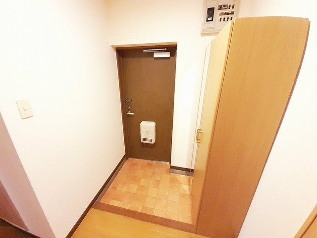 ロジュマン本城の玄関