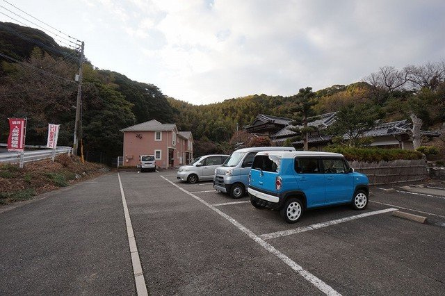 クレッシェンドＹ・Ｎの駐車場
