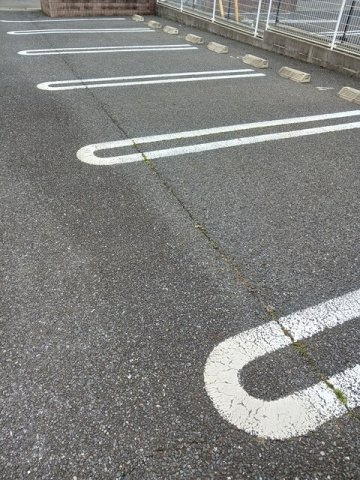 車をお持ちの方に嬉しい駐車場付きの物件です