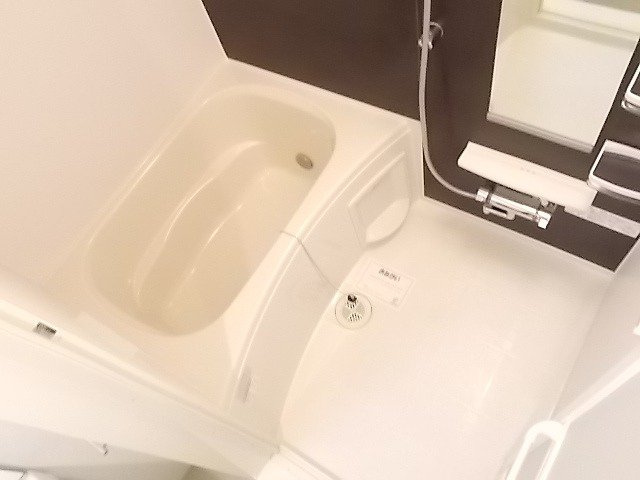 コンパクトで使いやすいお風呂です