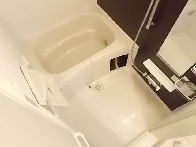 日々の疲れを癒すお風呂付です