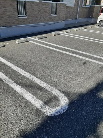 駐車場があるので、車を買う予定の方も安心です
