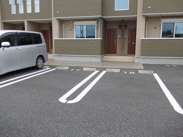 駐車場があるので、車を買う予定の方も安心です