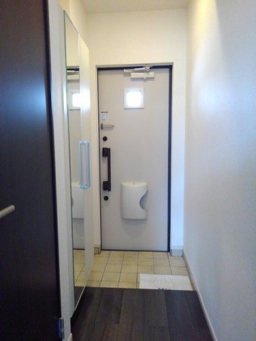 落ち着いた玄関です