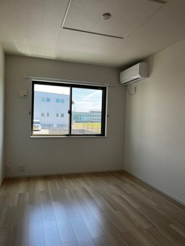 明るい色調の室内です