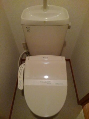 コンパクトで使いやすいトイレです