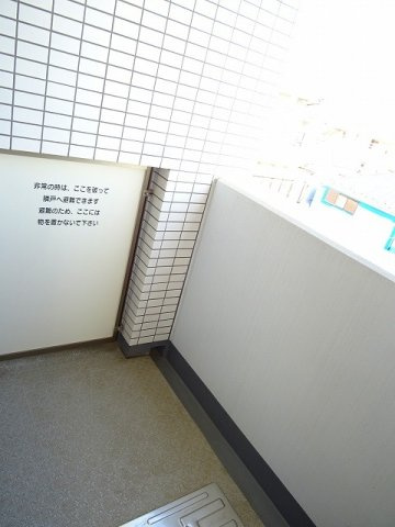 バルコニーからの眺めを楽しみながら食事をしませんか