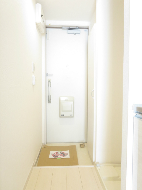収納もある玄関です