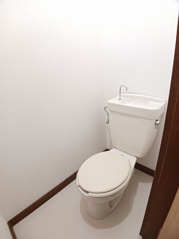ゆったりとした空間のトイレです