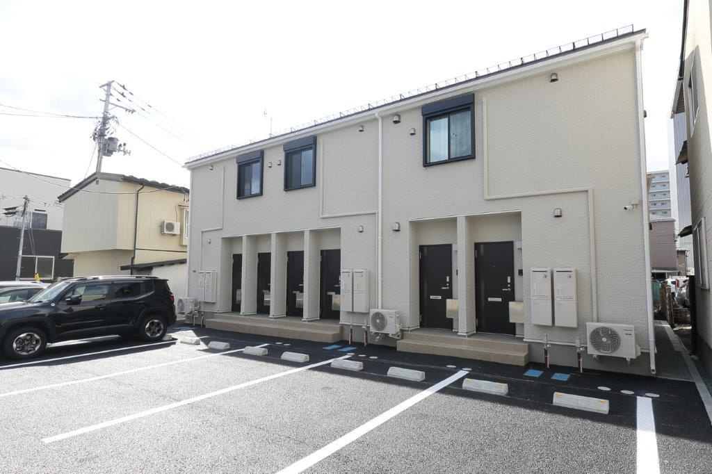 プランドール中央通Ａ棟の駐車場
