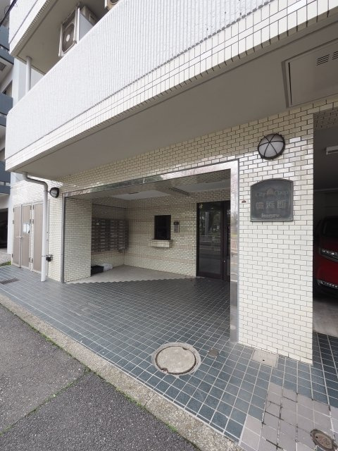 清潔なエントランスです