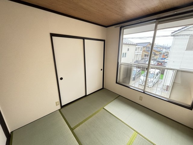 落ち着いた雰囲気の和室付きです
