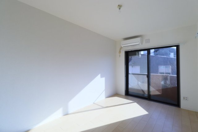 個人の部屋や寝室として使える洋室です